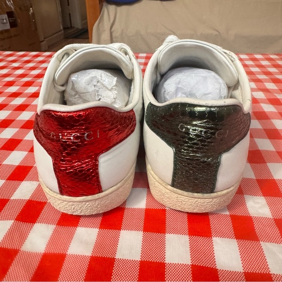 Women's Gucci Authentic Ace Sneaker with Bee US 6 /36 EU pre-owned - Picture 4 of 12